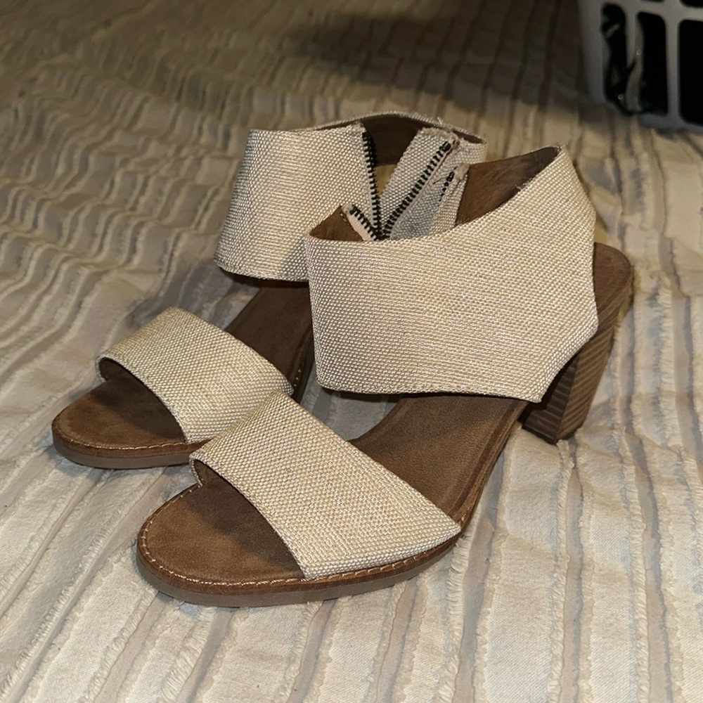 Tom’s heels